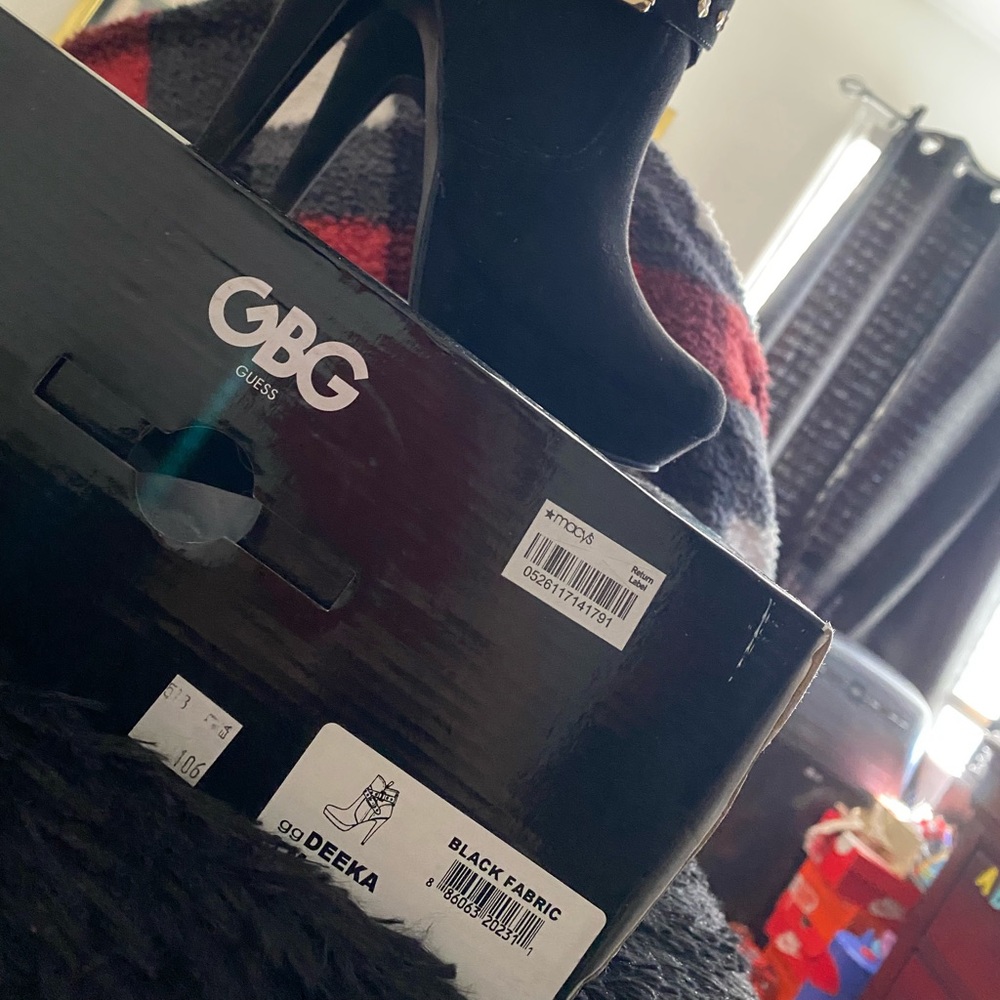 Brand new, black, size 6 woman